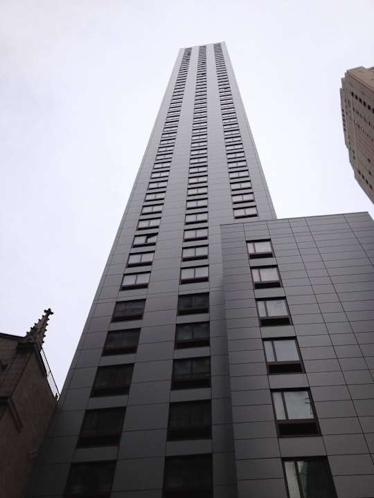Das Hotel von der Straße aus Holiday Inn Manhattan-Financial District