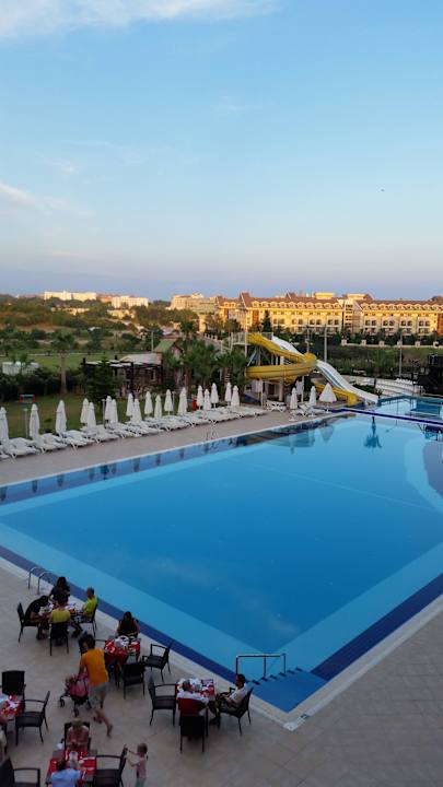 Pool Side Aluna Hotel