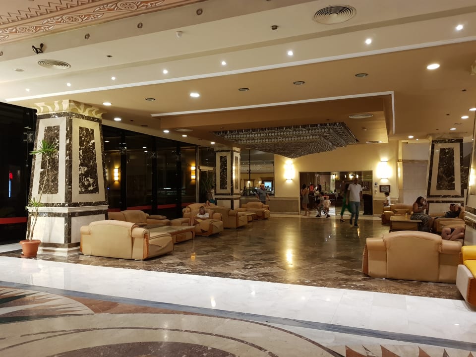 Lobby AMC Royal Hotel & SPA