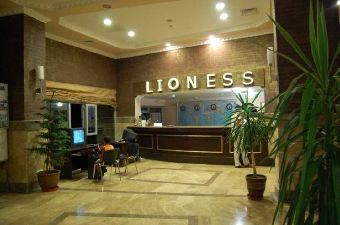 Rezeption My Home Sky Hotel