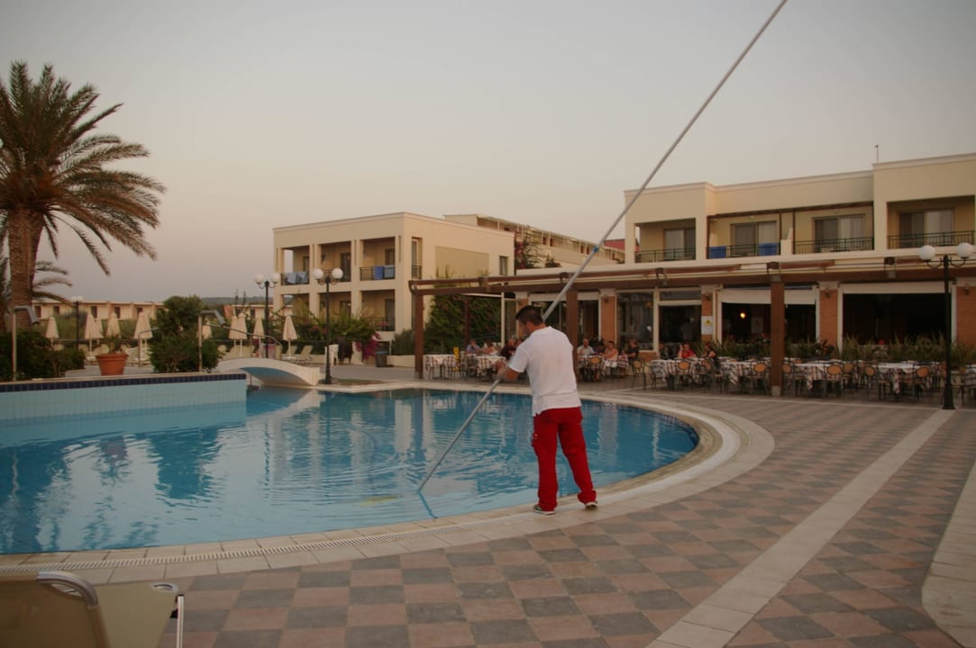 Every evening pool cleaning Hydramis Palace Beach Resort