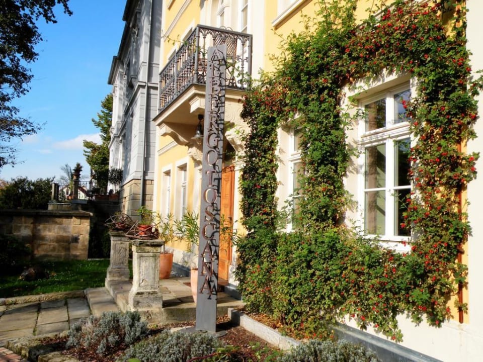 Eingang Hotel Albergo Toscana