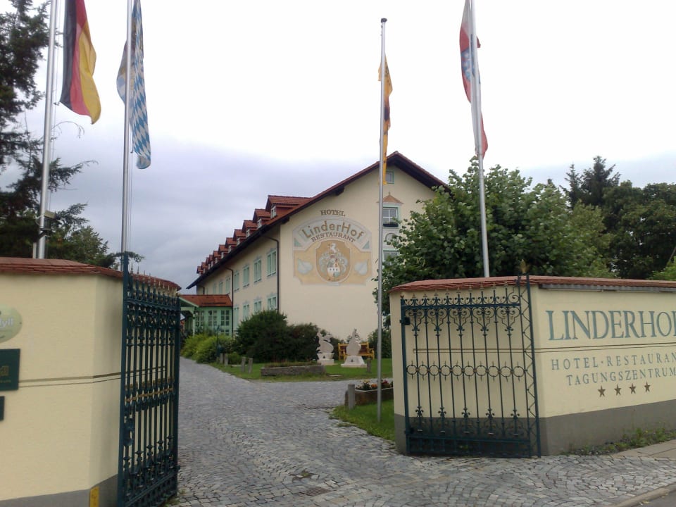 Einfahrtsbereich Hotel Linderhof