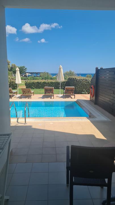 Zimmer Asterias Beach Resort