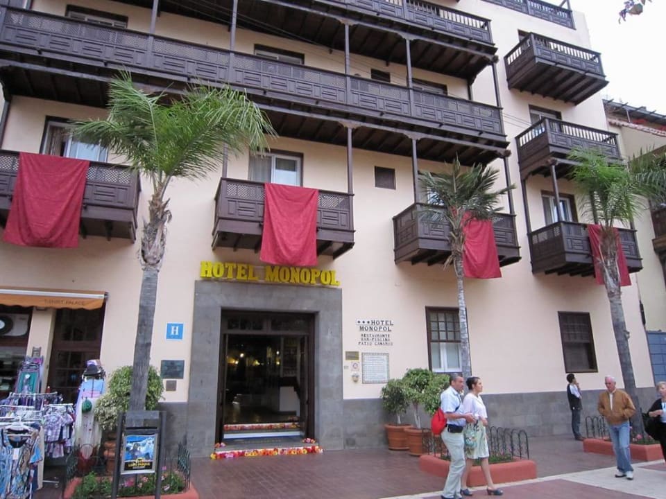 Entrance Monopol