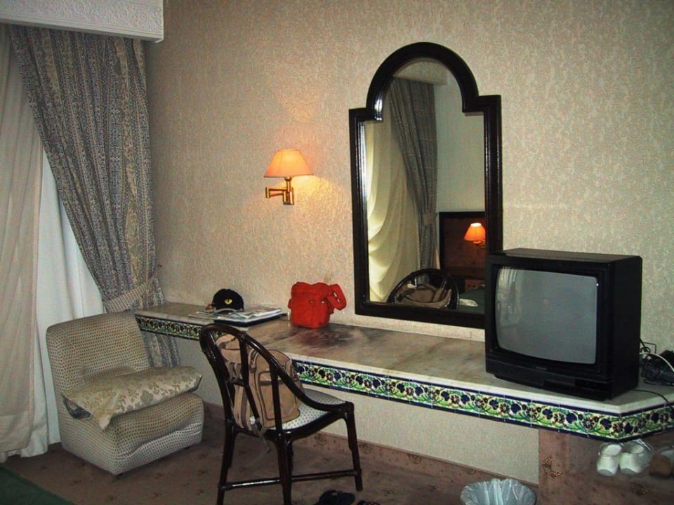 Zimmer - Sitzecke mit TV Hotel Marhaba Palace