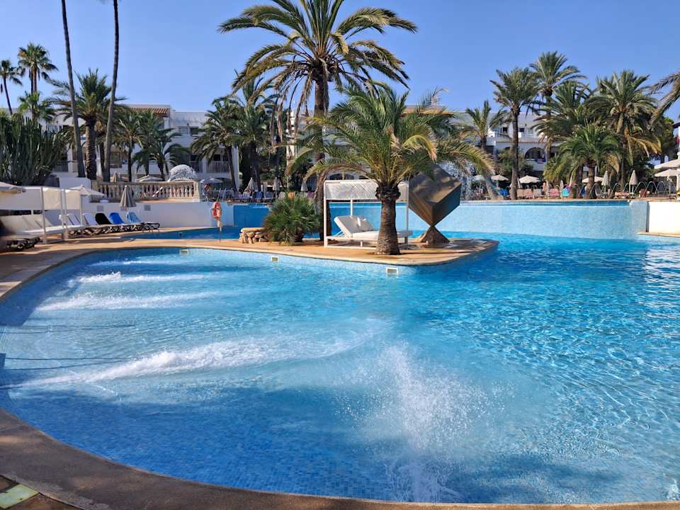 Pool Calimera Fido Gardens