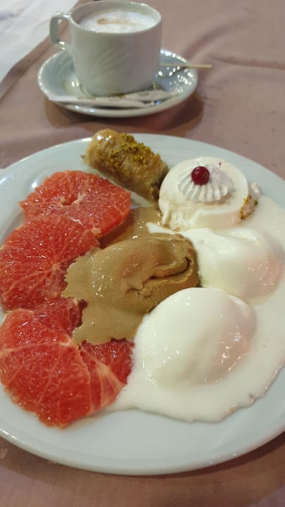 Gastro Saturn Palace Resort Hotel