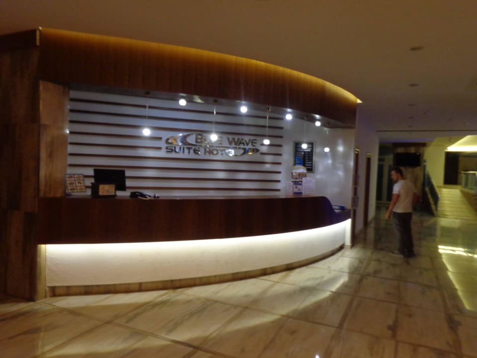 Rezeption Blue Wave Suite Hotel