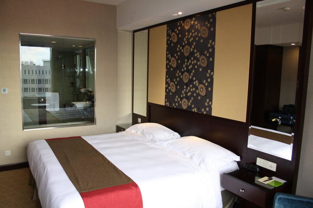 Premiere Room Hotel Royal Plaza on Scotts