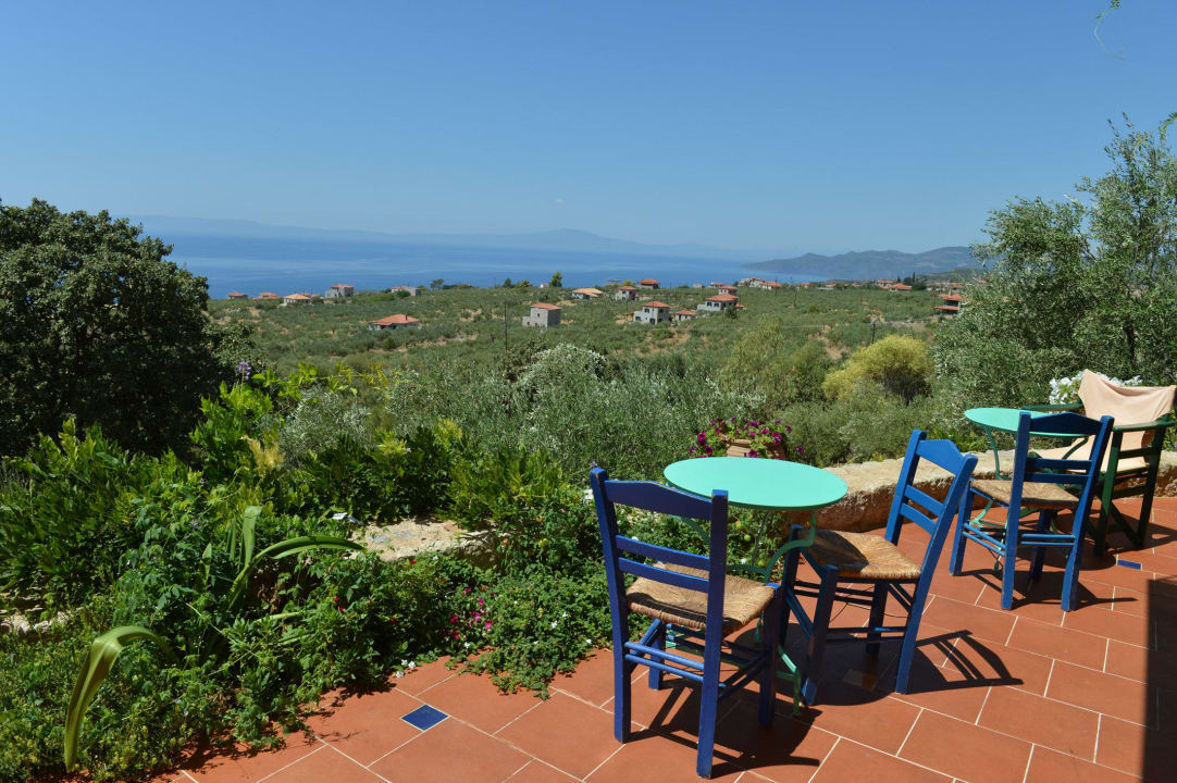 Auf der Frühstücksterrasse Biohotel Mani Sonnenlink