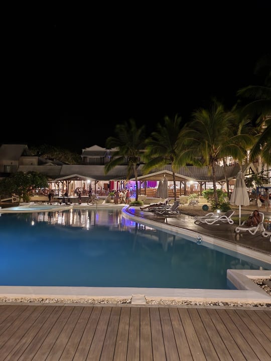 Pool Le Peninsula Bay Beach Resort & Spa