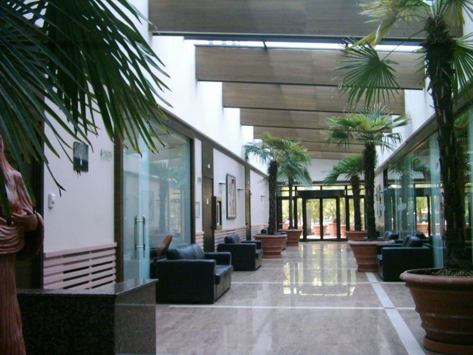 Autre vue du hall d'entrée Hotel Presidium Palace