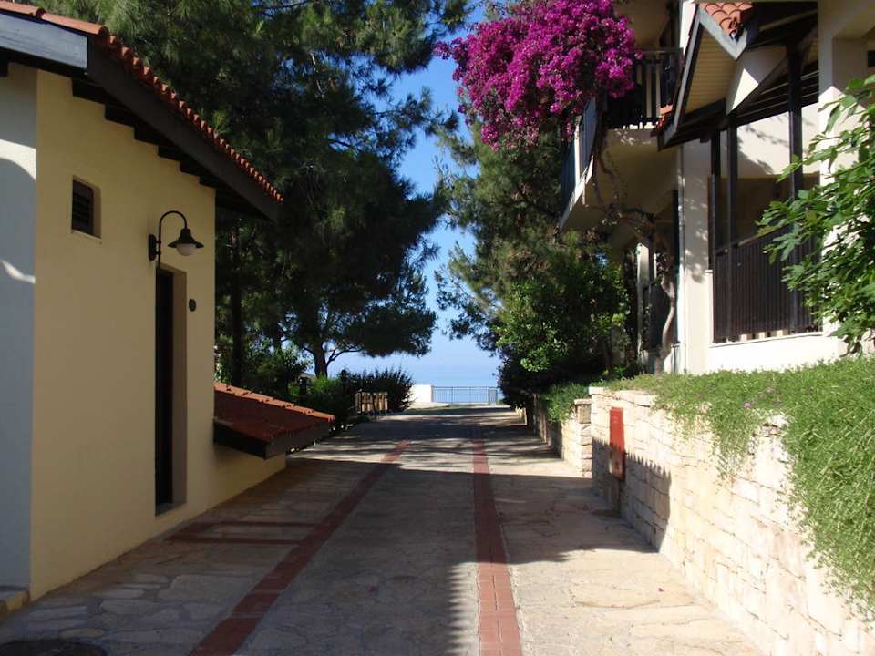 Weg durch die "Bungalow-Siedlung" Melas Holiday Village