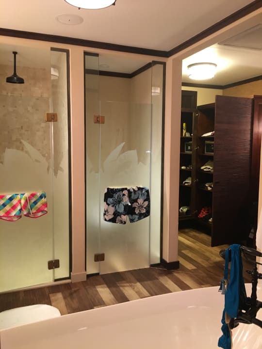 Bad und Flur mit Schrank STORY Seychelles