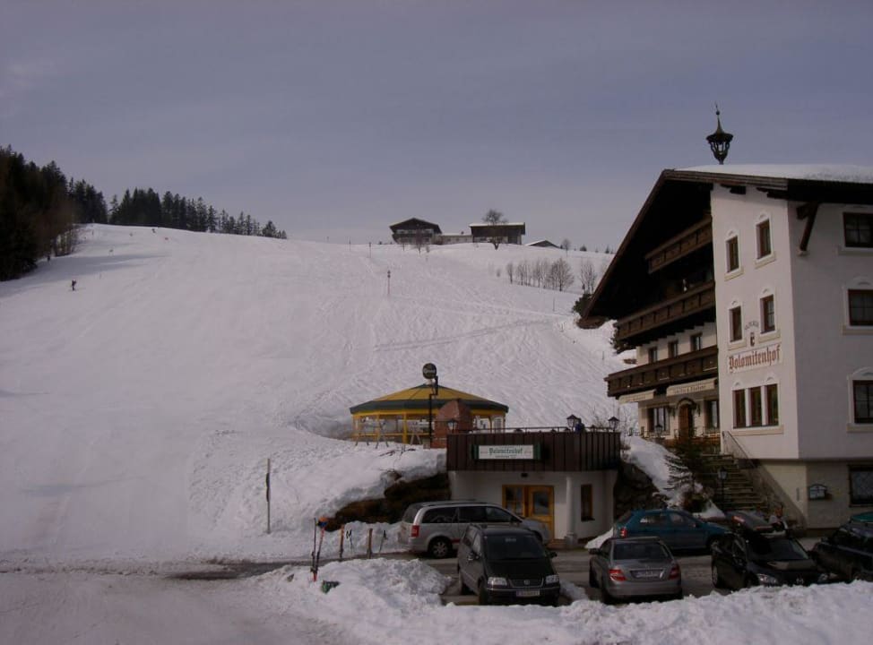 Piste neben dem Hüttendorf Alpendorf Dachstein West by ALPS RESORTS