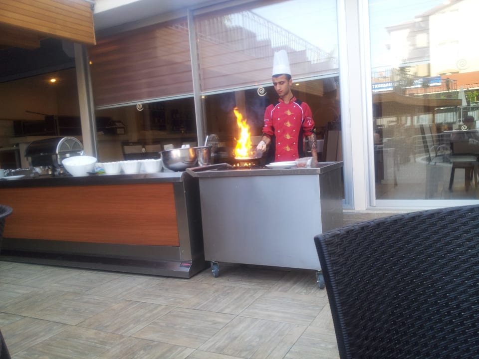 Jeden Morgen Omelette Sun Beach Park & Spa