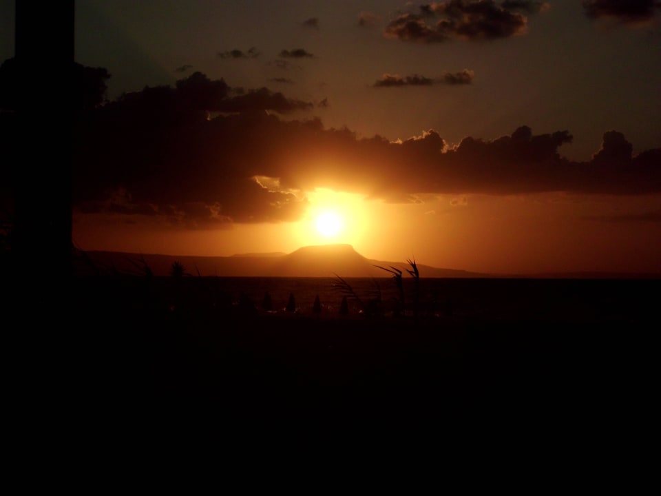 Sonnenuntergang von der Außenterrasse aus Hotel Kathrin Beach