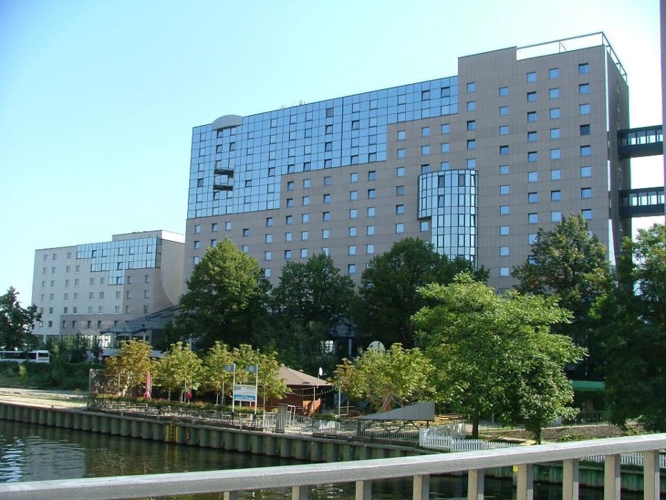 Ausenansicht Estrel Hotel Berlin