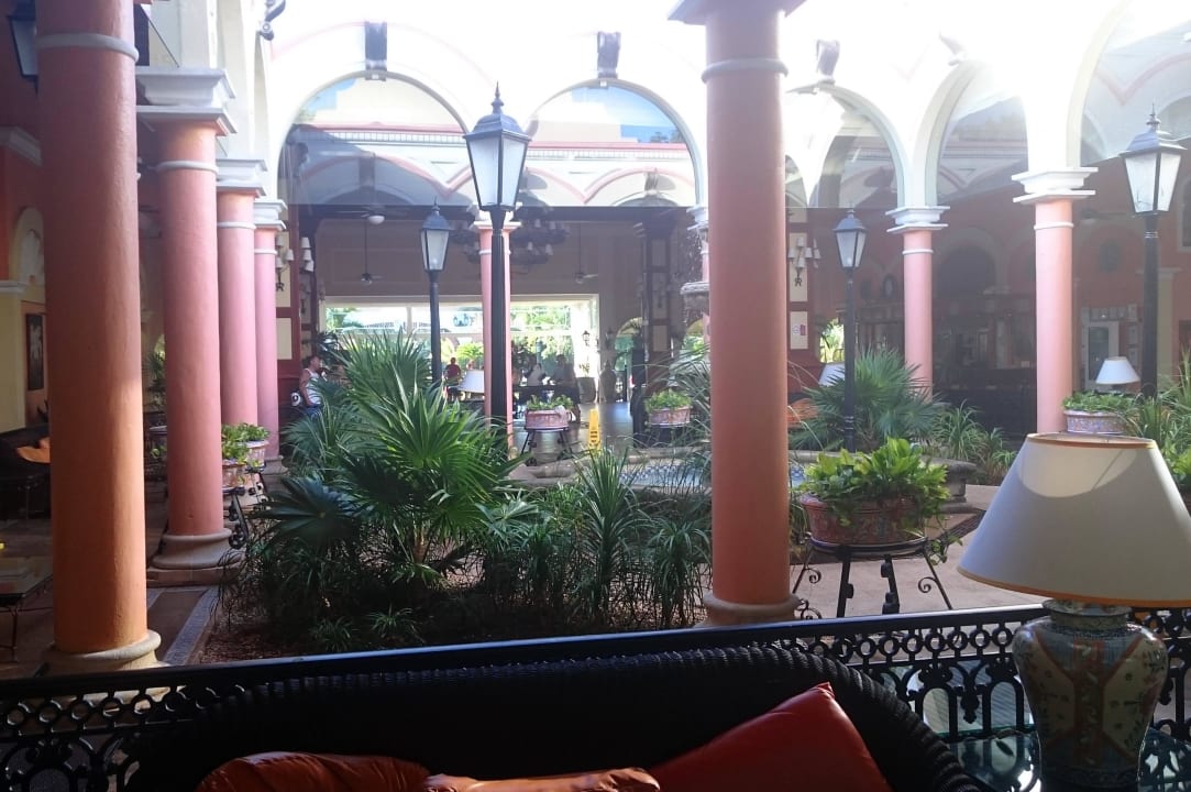 Innenhof Hotel Riu Tequila