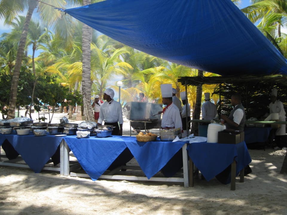 Barbecue am Strand Hotel Riu Bambu