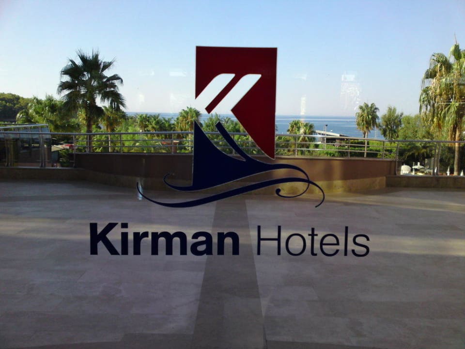 Blick vom Hotel Richtung Pool und Meer Arycanda Kirman Premium