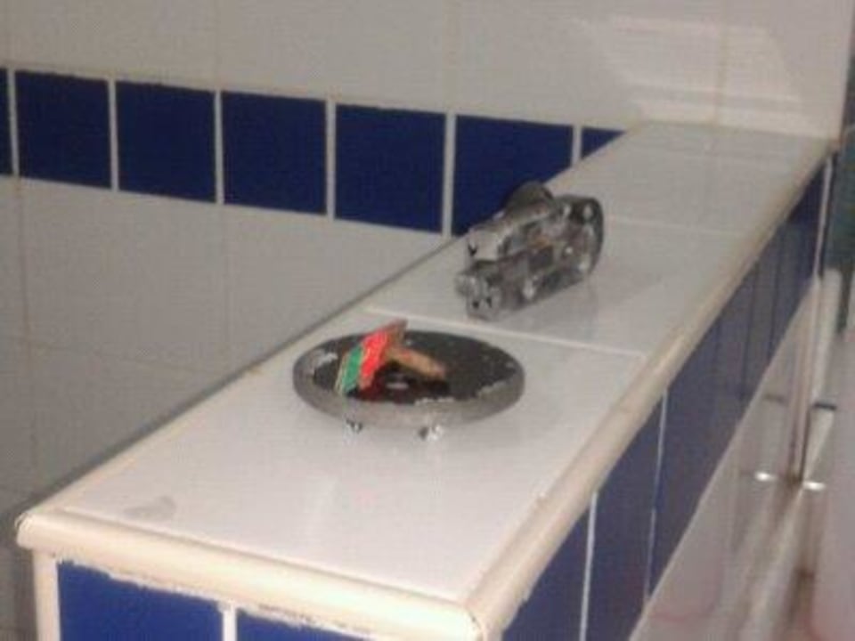 Türschloss vom Damen WC lag auf den Kacheln Bodrum Park Resort