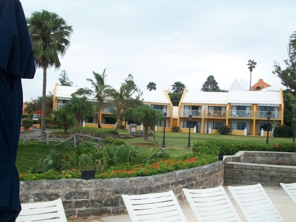 Blick auf Häuschen Hotel Grotto Bay Beach Resort