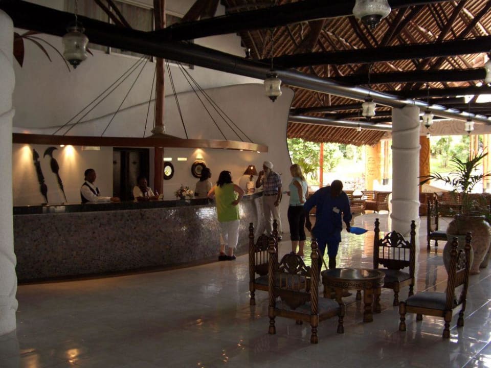 An der Rezeption Hotel Southern Palms Beach Resort