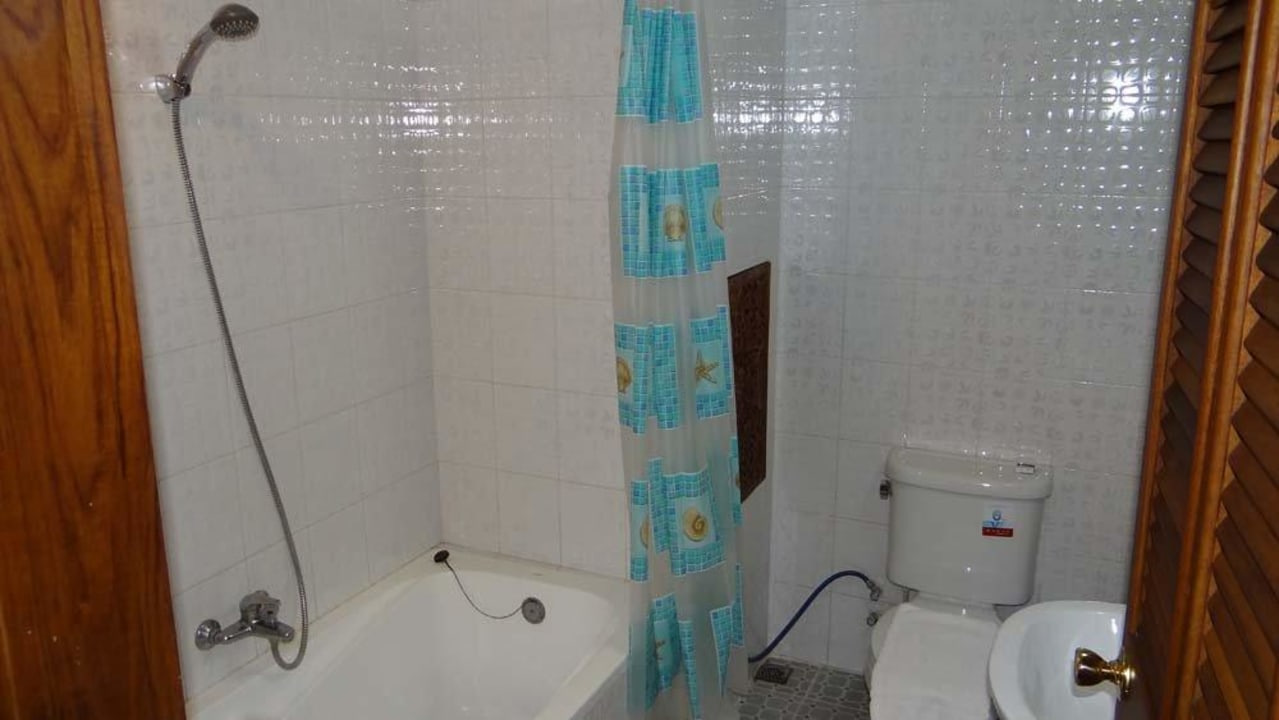 Bad Shwe Ingyinn Hotel