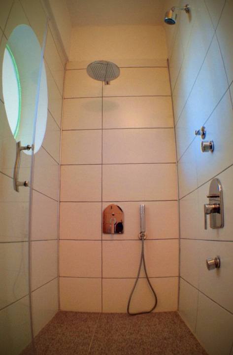 Premium Honeymoon Fun-Shower Bathroom. Citi Hotel