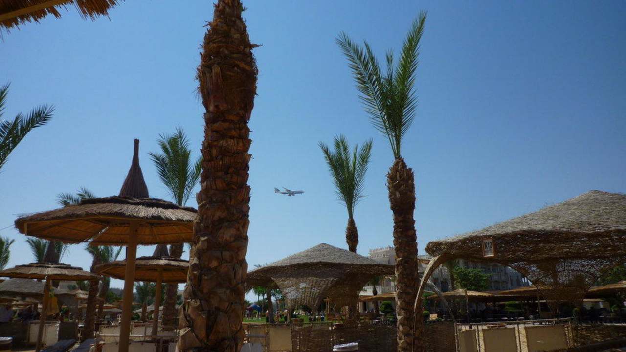 Flieger im Landeanflug Pickalbatros Palace Resort