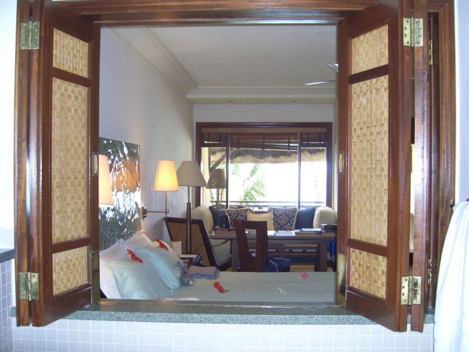 Blick vom Bad ins Zimmer Constance Belle Mare Plage