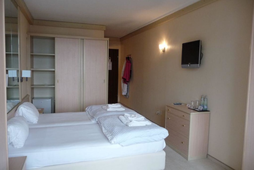 Blick vom Balkon ins Südbalkon-Zimmer Hotel De La Foret