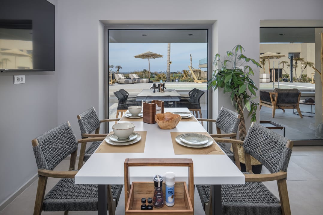 Zimmer TAF Villas Beach Resort with Tesla