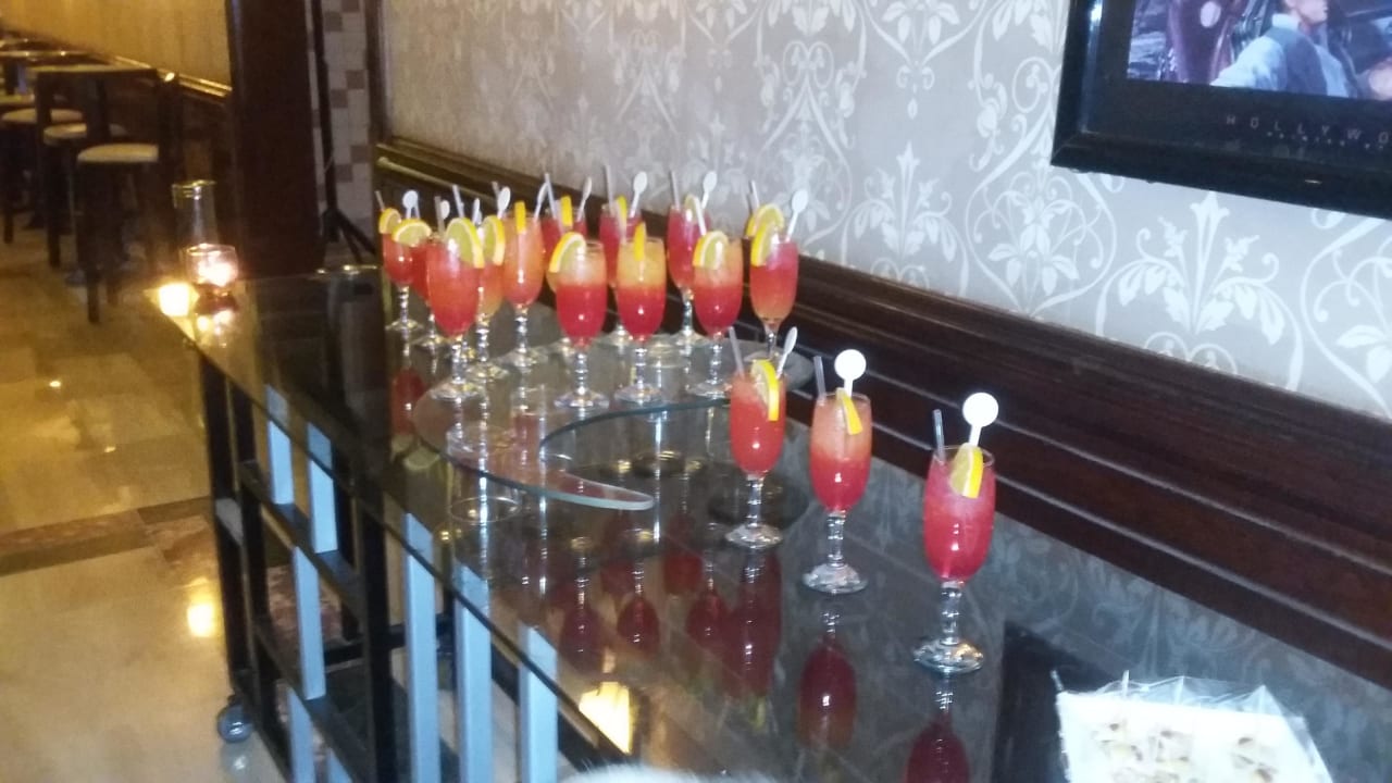 Cocktail zum Abendessen  Beach Albatros Resort