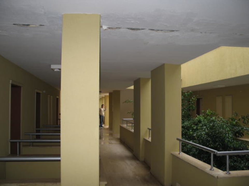Desolat nach "Renovierung" AQI Pegasos World