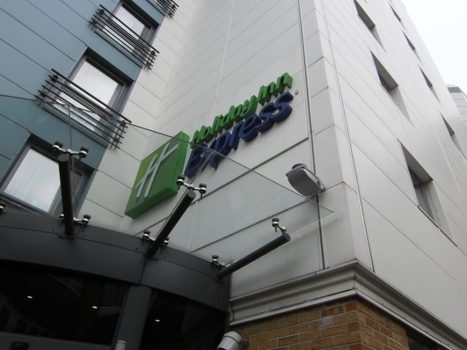 Eingangsbereich Holiday Inn Express London Croydon