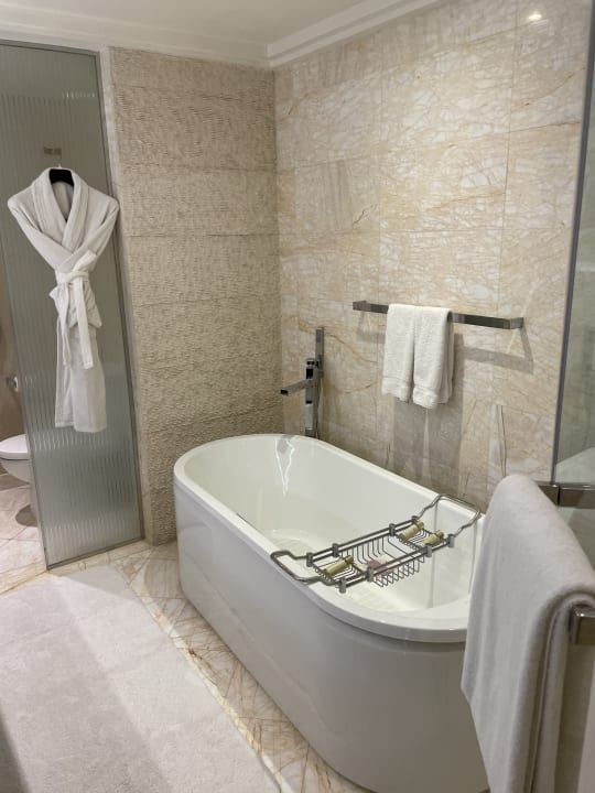 Zimmer The Ritz Carlton Bangalore