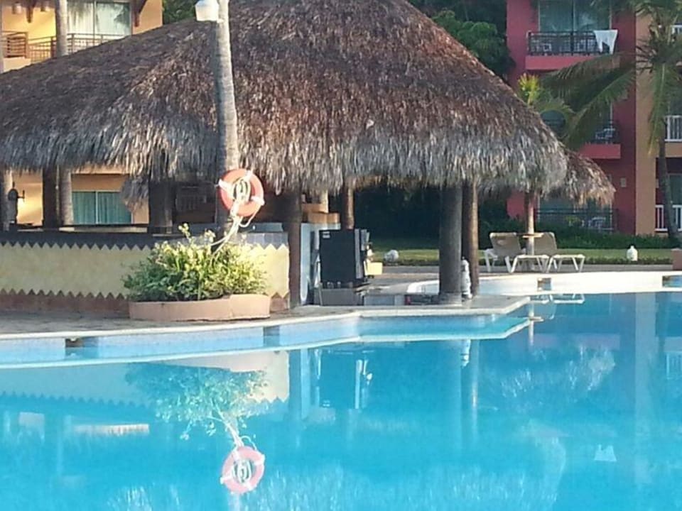 Poolbar Punta Cana Princess All Suites Resort & Spa