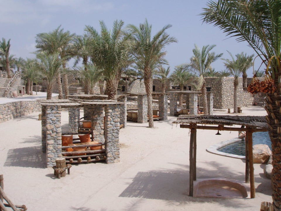 Pavillons am großen Pool Six Senses Spa At Zighy Bay