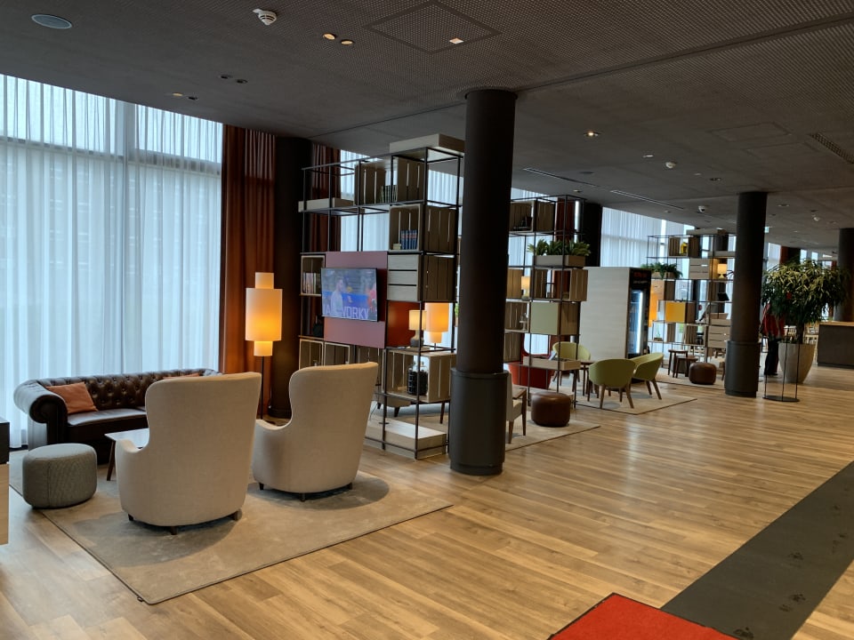 Lobby IntercityHotel Duisburg