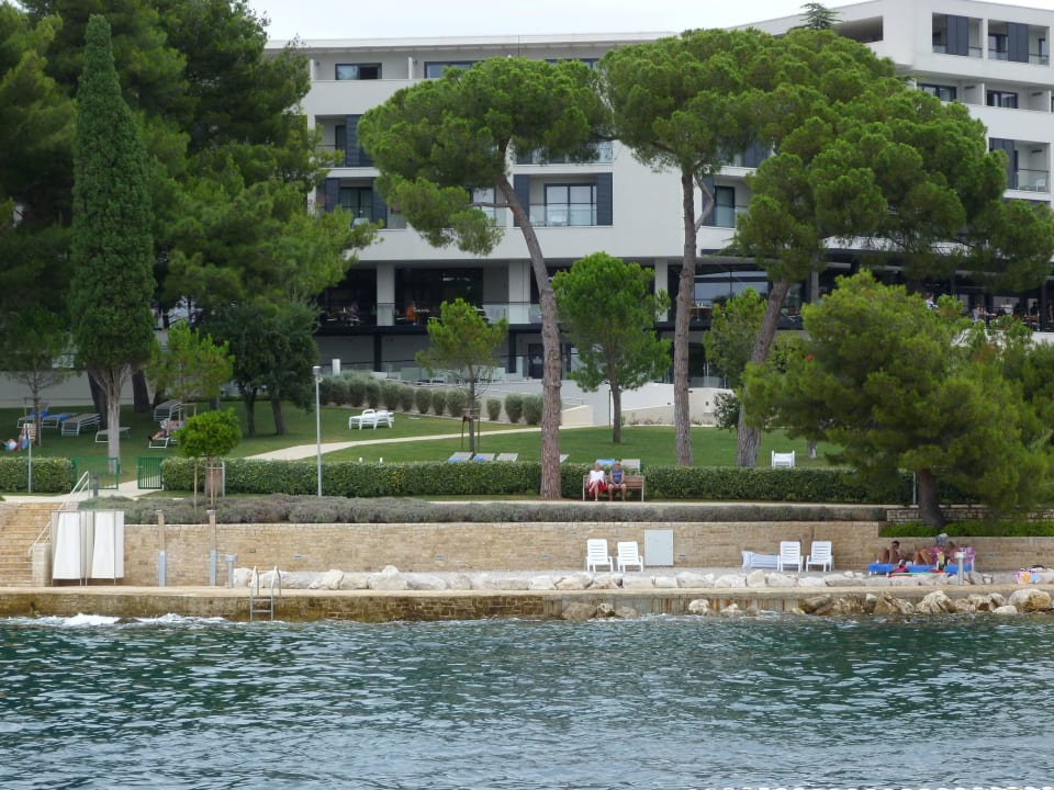 Ausblick vom Boot aufs Hotel Hotel Parentium Plava Laguna