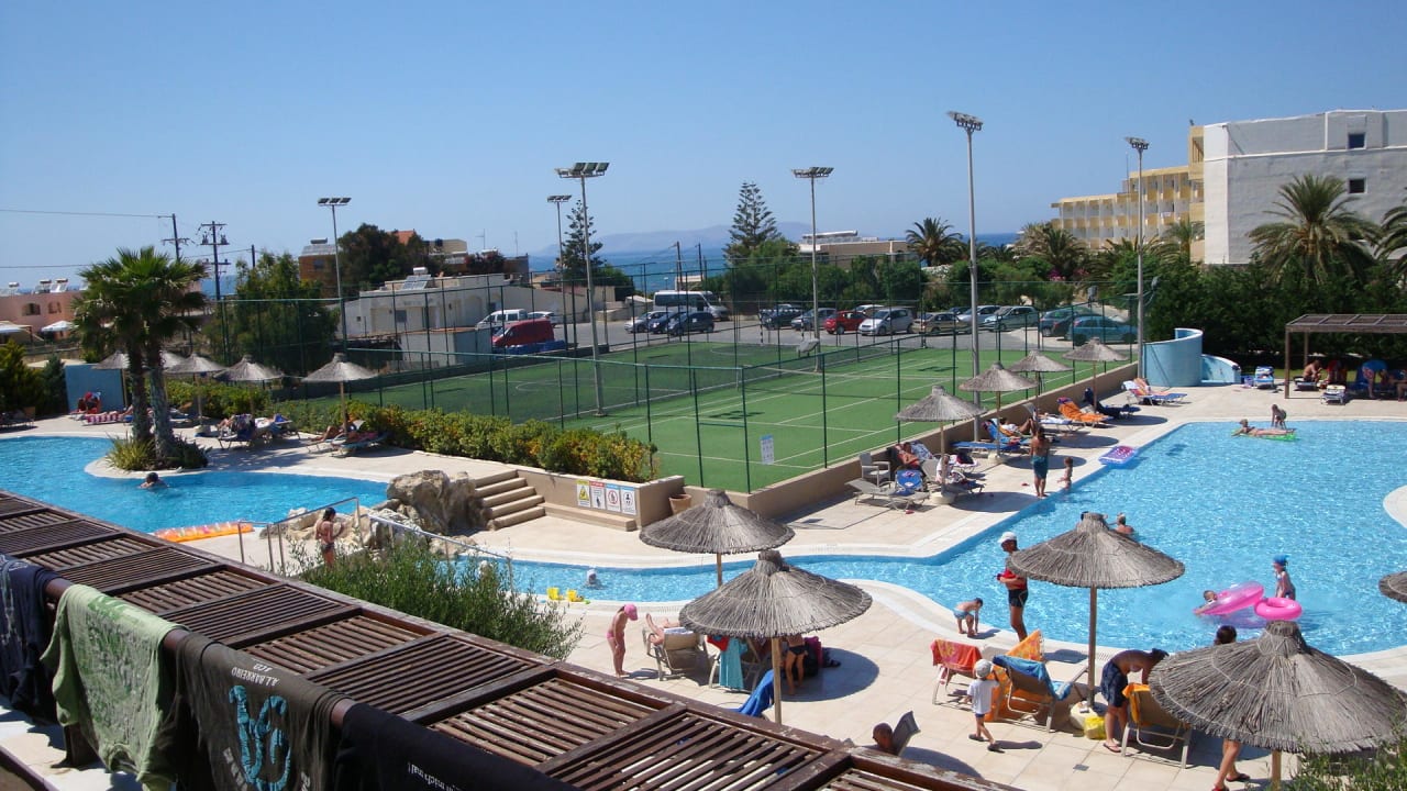 Blick auf beiden Pools Hotel Aphrodite Beach Club