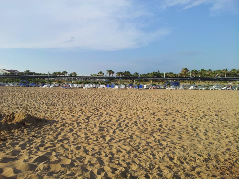 Schöner Sandstrand Club Grand Aqua