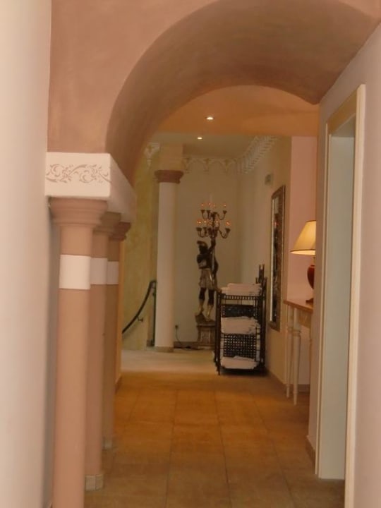 Spa-Bereich Wellnesshotel ...liebes Rot-Flüh