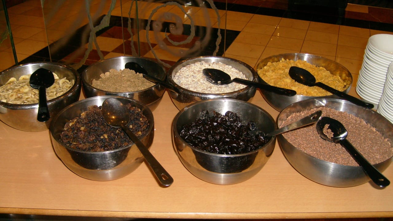 Müsli und getrocknete Früchte Leonardo Hotel London Croydon