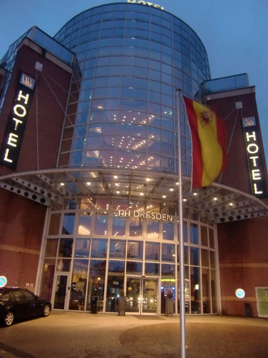 Eingang vom Hotel NH Dresden Neustadt