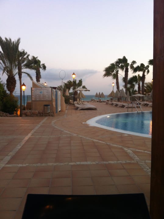 Pool gegen Abend  SBH Hotel Taro Beach