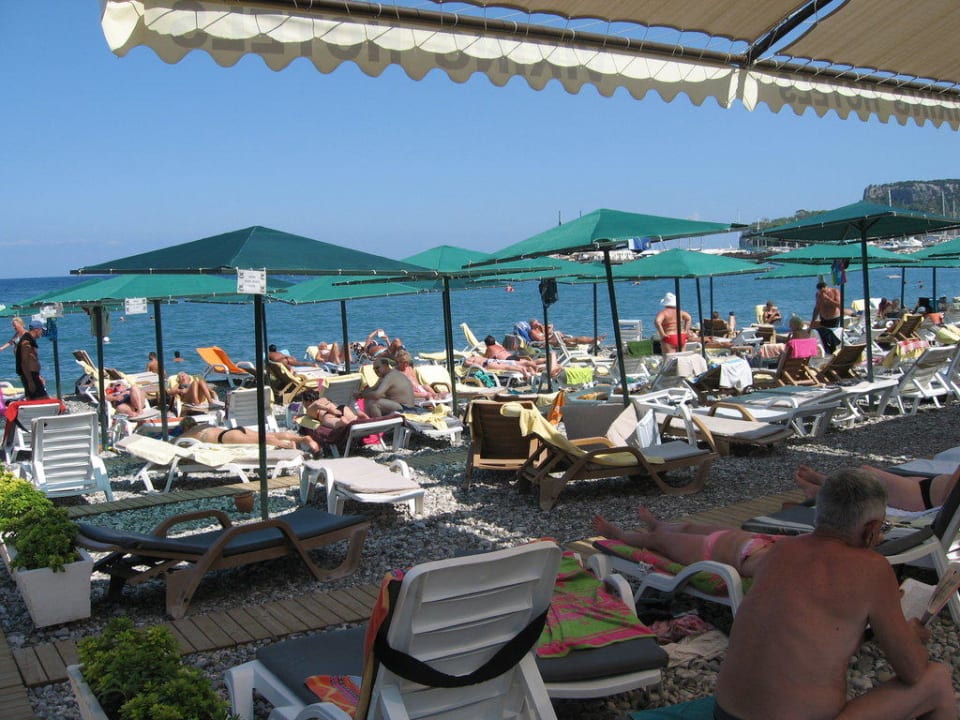 Liegeplatz am Strand Fame Beach Hotel